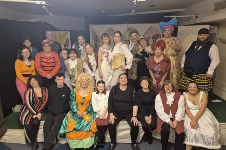 The cast and crew of Bodmin Community Panto (Picture: Bodmin Community Panto)