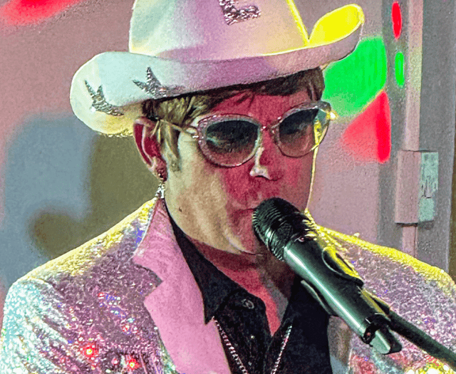 Elton John tribute night proves a smash hit for Looe RNLI
