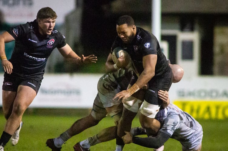 The Cornish Pirates have signed Mike Etete from National League One Blackheath until the end of the season