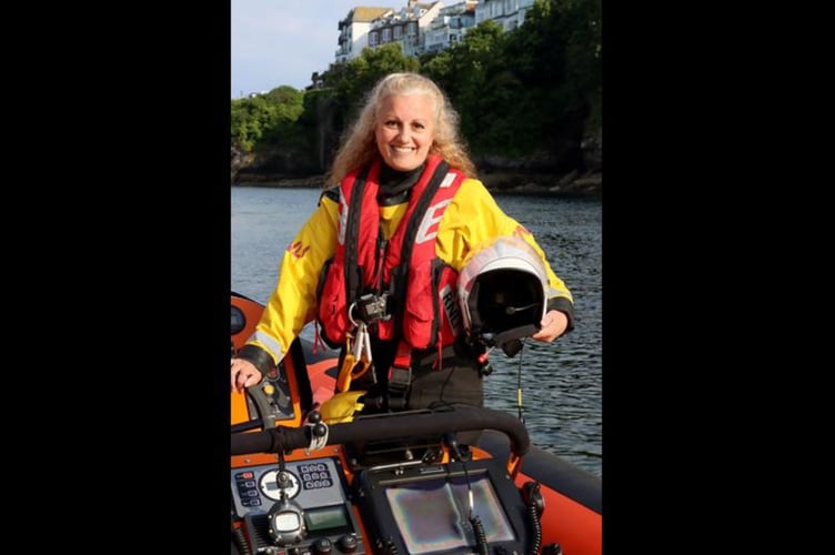 Looe RNLI crew member Vicky Thomas is to run the virtual London Marathon later this month around the Cornish town