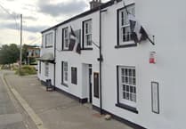 Violence breaks out between two groups at pub in Par