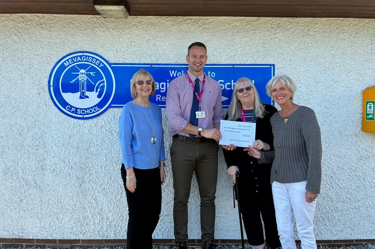 Mevagissey County Primary School received £600 from the Mevagissey Entertainers.