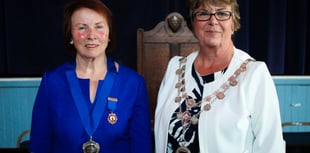 Former mayor takes office again, two decades after first term