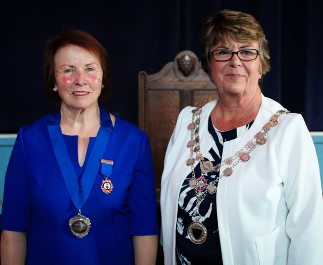 Former mayor takes office again, two decades after first term