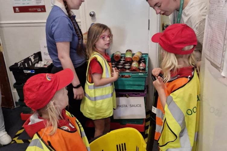 Youngsters from the 1st Liskeard Rainbows learn more about the work of the Liskeard an Looe Foodbank