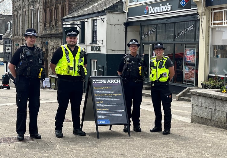 Police take to the streets of Liskeard to warn of the dangers of knife crime