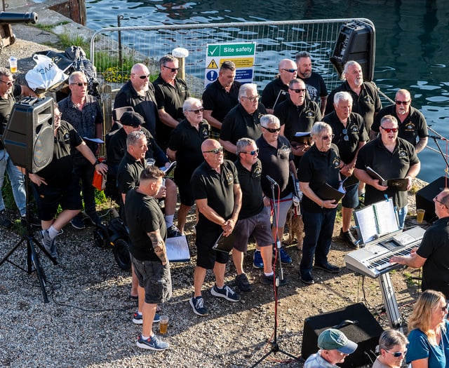 Live music rings around heritage harbour