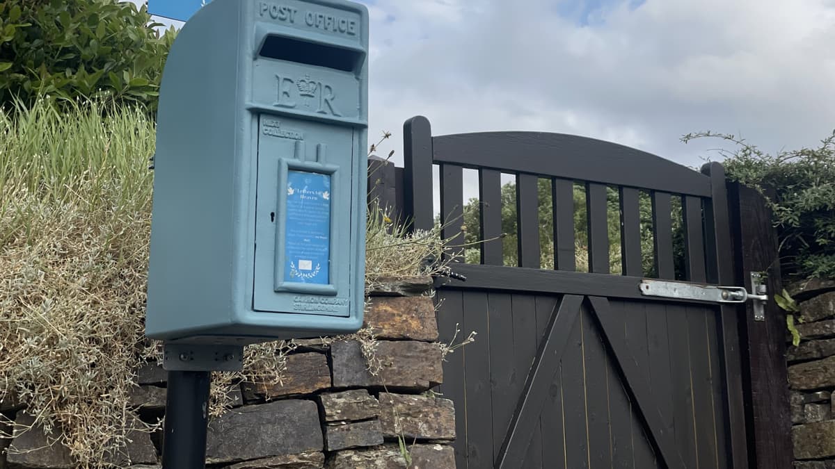 Saltash Roc Post 'Letters to Heaven' post box in Saltash given fresh coat of paint ...