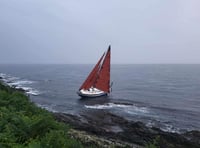 Huge search after boat found on rocks on Cornish coast