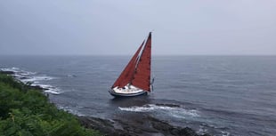 Huge search after boat found on rocks on Cornish coast