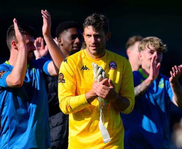 Shot-stopper Lavercombe extends Truro City contract