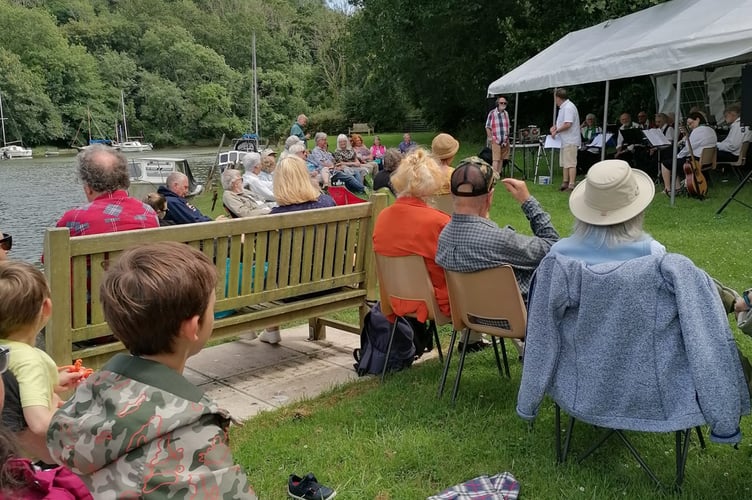 Crowds gathered for the Moorland Mandolins concert held at Forder Creek