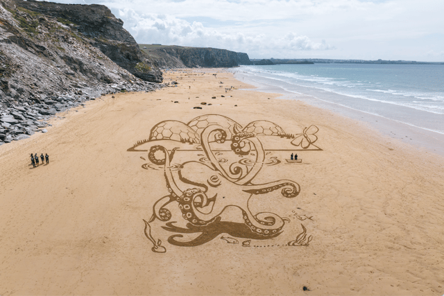 Sands transformed into a canvas for unique art installation