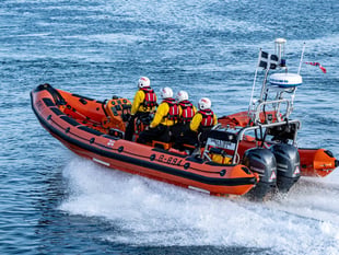 RNLI volunteers rescue trio in sinking kayak