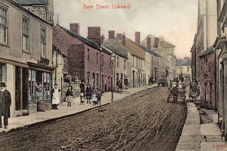 Barn Street in 1910 with the Railway Hotel on the far left