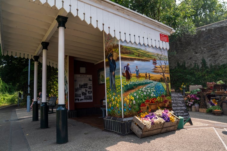 The mural at Calstock station shelter depicting the Tamar Valley market gardening industry
