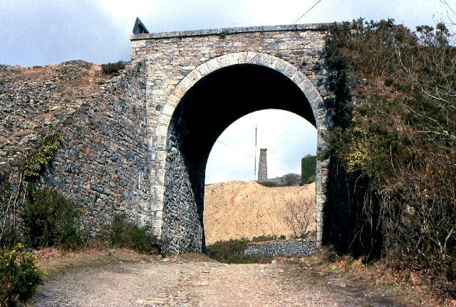 A disused railway bridge at Darite which was formerly on the route of the Liskeard and Caradon Railway. (Picture: Crispin Purdye/Creative Commons)