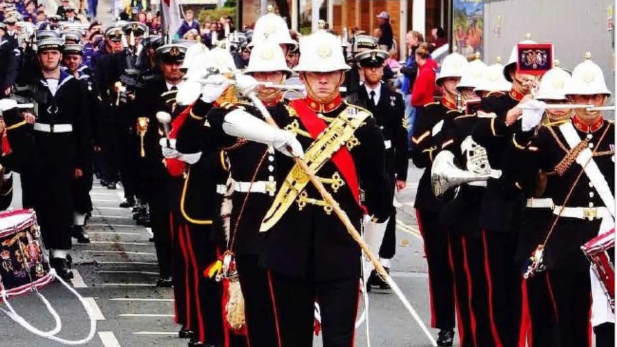 Torpoint welcomes HMS Raleigh in traditional parade | cornish-times.co.uk