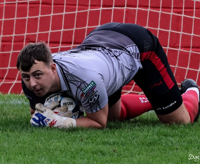 Torpoint and Saltash look to maintain Western League play-off spots