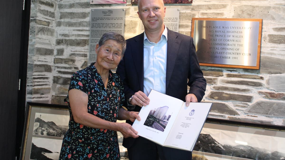 Bus stop chat leads to heartwarming reunion with Hong Kong history