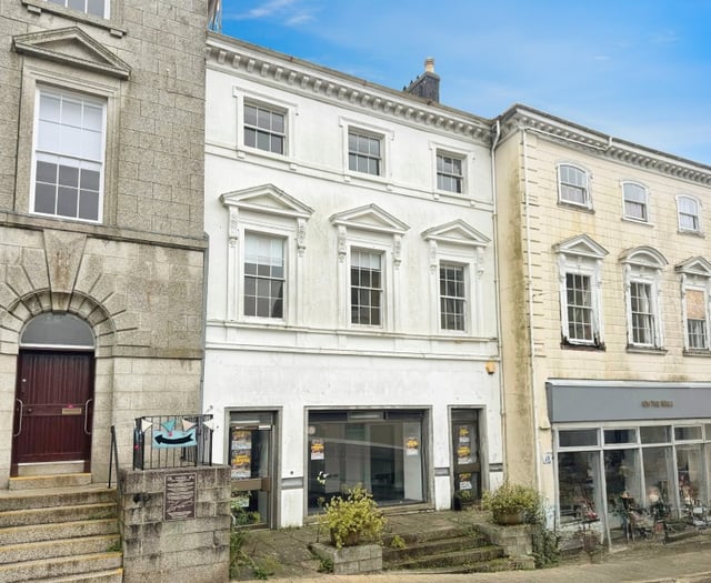 Prominent commercial property to go under the hammer
