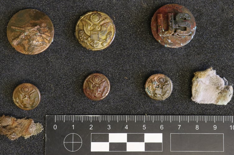 American military buttons
