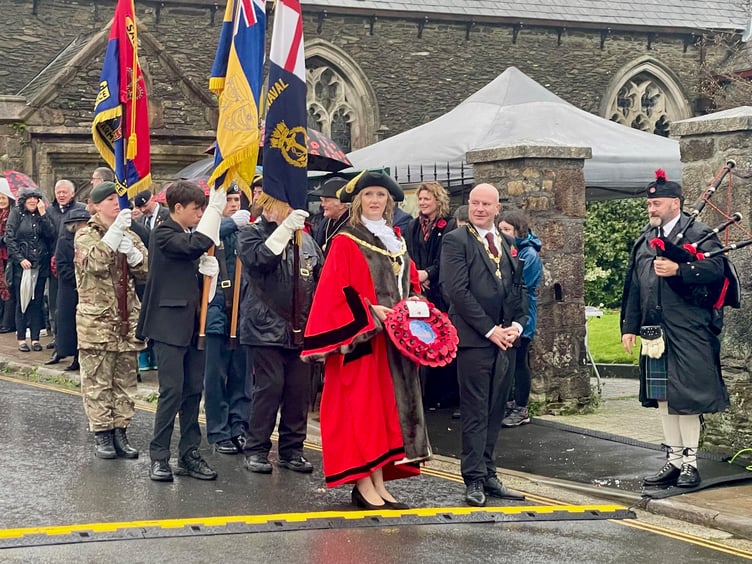 Saltash town mayor, Cllr Rachel Bullock prepares to lay a wreath at the town's war memorial