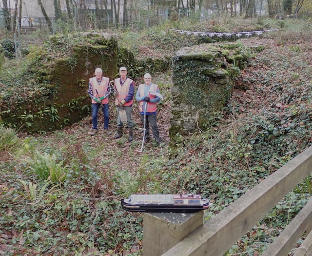 Early canal journey revealed as volunteers celebrate 200 years