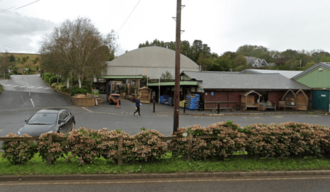 Garden centre brightens up Christmas for local hospice