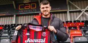 Tinners sign striker Stretton to aid survival bid