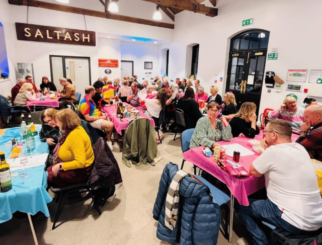 Retro fun returns to Saltash for mayor’s 1970s charity quiz