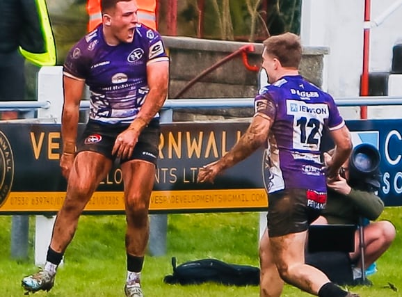 Moody helps inspire Pirates back to winning ways against Exiles