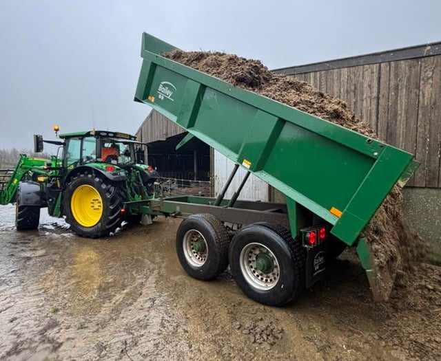 Orders being taken as dung run returns