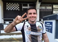 Sullivan stars again as Magpies cement third 