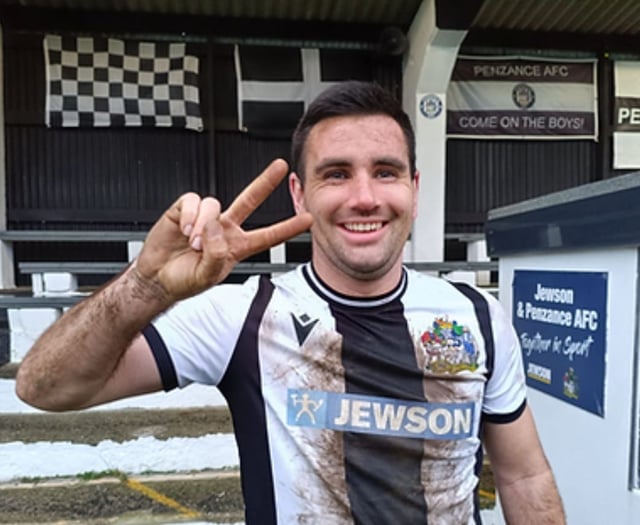 Sullivan stars again as Magpies cement third 