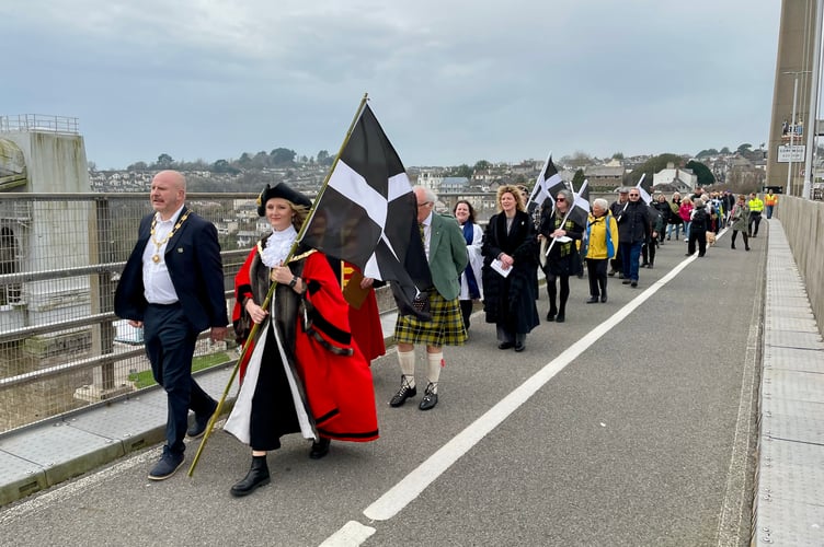 Saltash Town Mayor, Cllr Rachel Bullock led residents on a walk across the Tamar Bridge﻿
