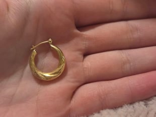 Emotional appeal after treasured family earring lost in Looe surf