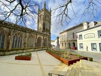New piazza draws praise from local people