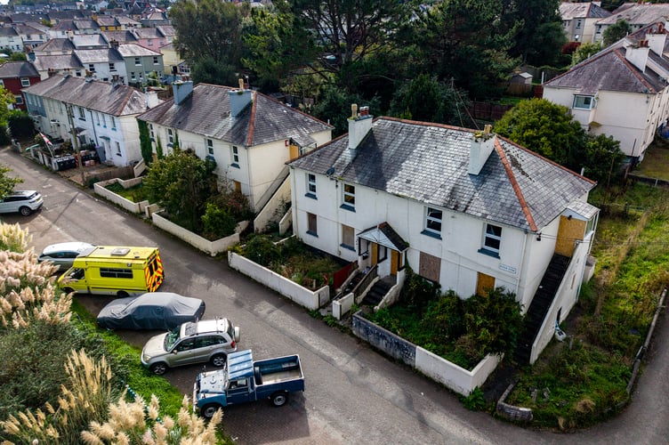 The houses on River View, Saltash, which will be given a new lease of life by Harbour Housing (Picture: Paul Williams / Cornwall Community News)