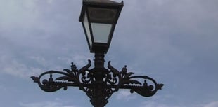 Residents urge council to not replace historic lantern
