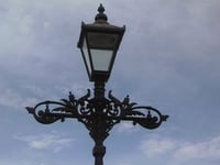 Residents urge council to not replace historic lantern