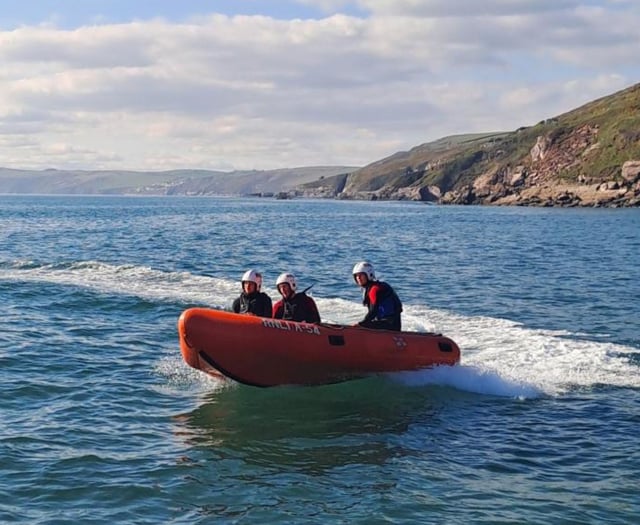 Four pulled to safety in RNLI lifeguard rescue