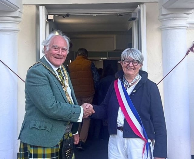 Twinned towns mark milestone friendship anniversary celebration