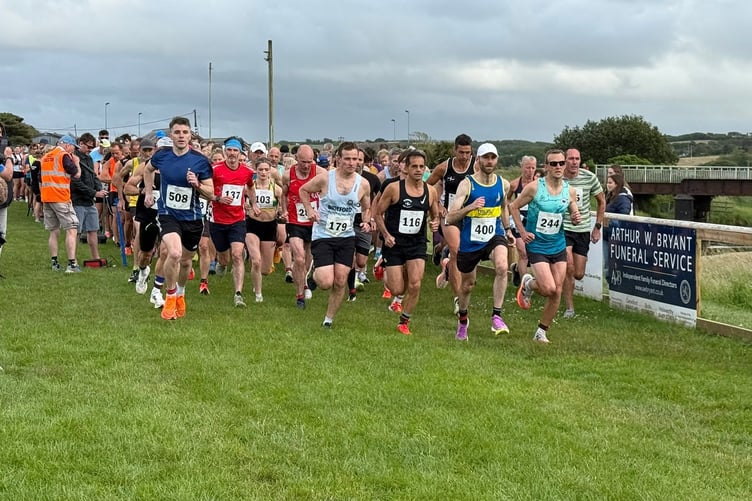 The start of the 2026 Bude Lifeboat Race.