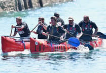 Over £2,600 raised for Looe RNLI after raft racers take the plunge