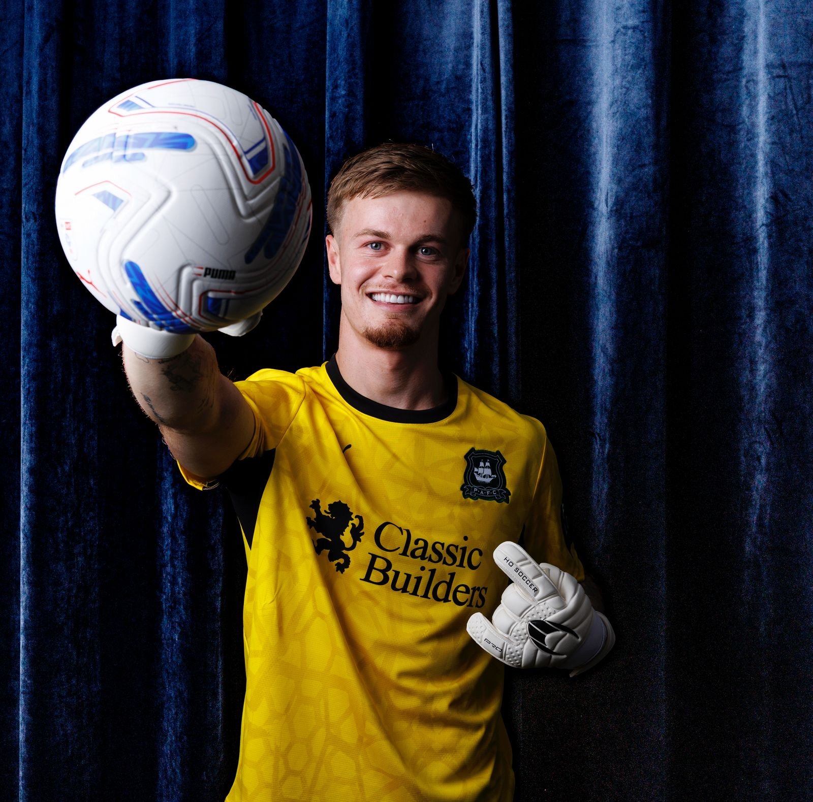 Pilgrims secure goalkeeping boost with Cooper arrival