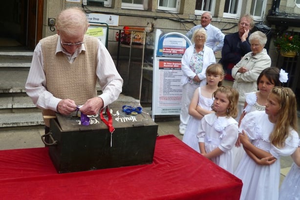 The Knill ceremony in 2011