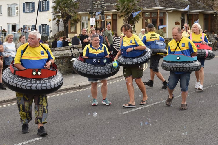 Looe Carnival 7.