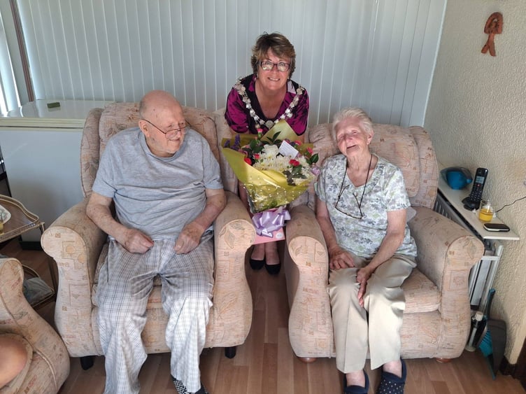 Torpoint Mayor, Cllr Julie Martin visited Brian and Joan Jones to mark their Platinum Wedding Anniversary