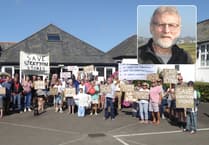 Councillor expresses 'regret' in apology over Stratton Stores sale